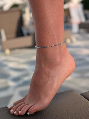 kojos grandinele kristalai