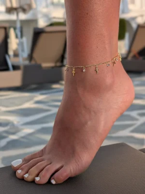 kojos grandinele paauksuota kryziukai