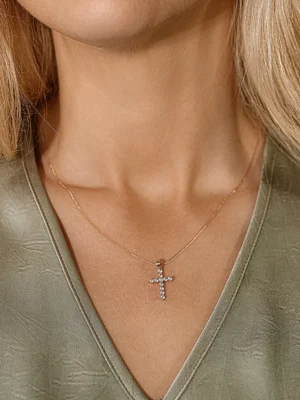 grandinėlė su kryželiu